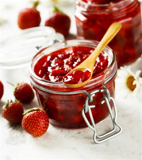 How many protein are in strawberry preserves - calories, carbs, nutrition